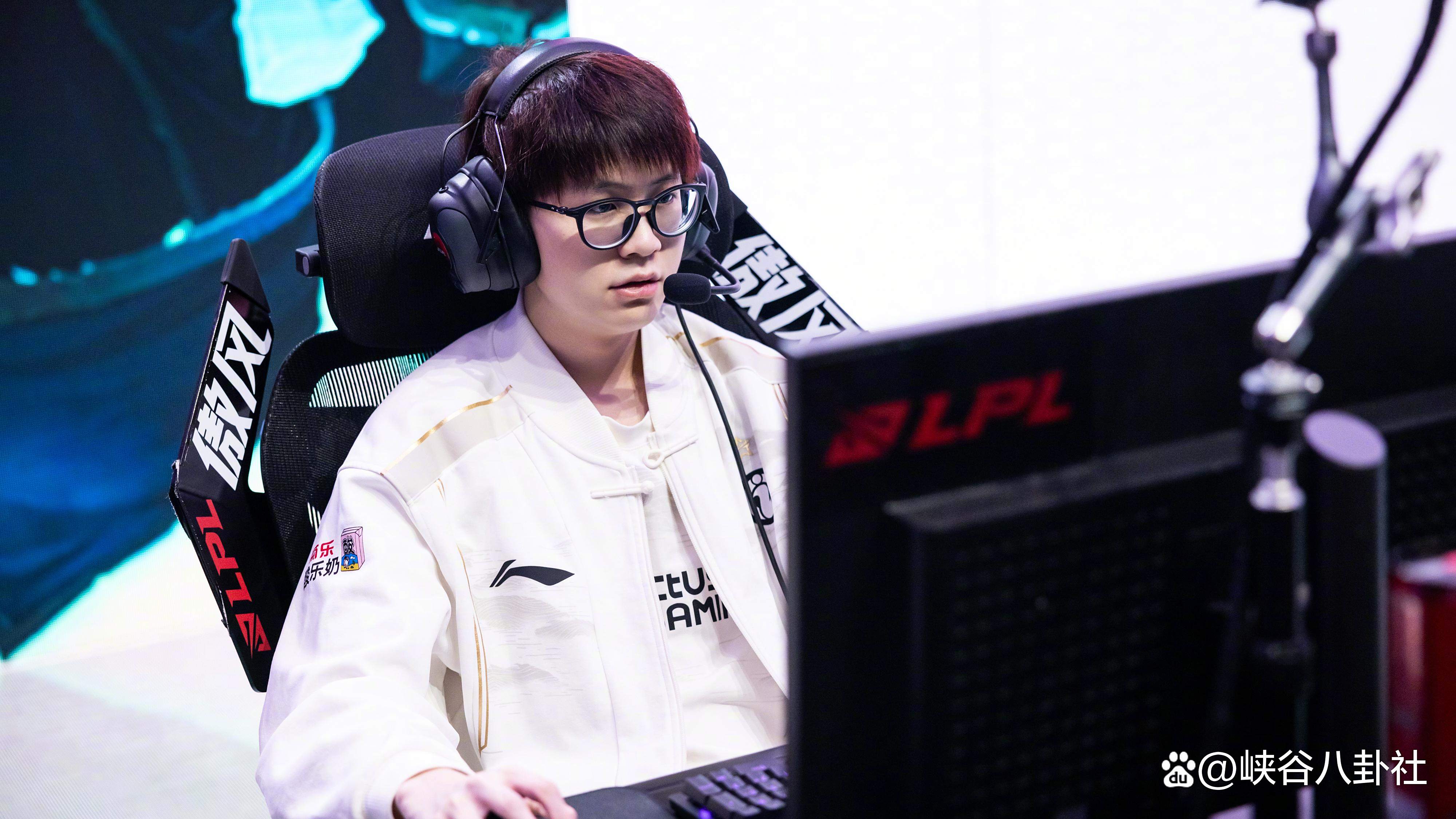 Rookie官方宣布表现优异新规，公牛引发争议！赢得满堂喝彩的简单介绍