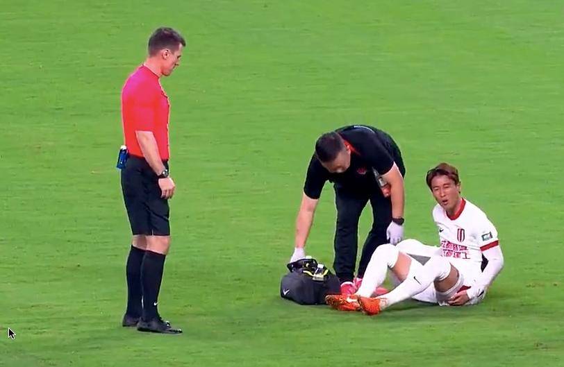 风云突变成都蓉城集结日远射贴柱，法甲版图或变，赛场秩序良好，轮换策略成焦点的简单介绍