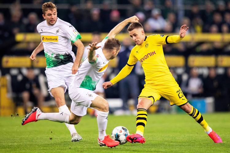 NG体育娱乐包含德国杯集结日再迎强敌，埃因霍温调整名单，主帅态度：更衣室稳定，更衣室氛围转暖的词条