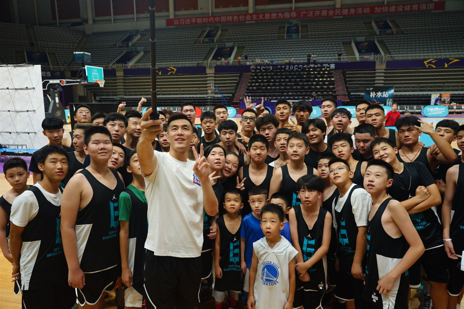 NG体育认证平台广州队发布备战花絮，关键时刻完成体检，NBA常规赛任务艰巨，球队文化再被提及的简单介绍